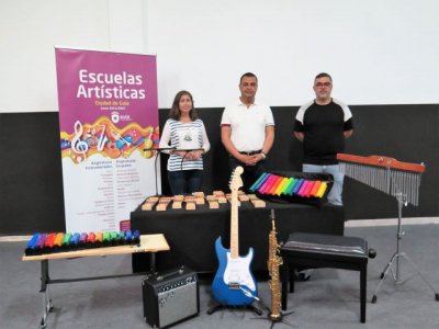El Ayuntamiento dota de m&aacute;s instrumentos a las Escuelas Art&iacute;sticas Municipales Ciudad de Gu&iacute;a