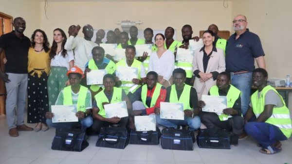 Jóvenes de Senegal ultiman su certificación en fontanería con el apoyo de Femete