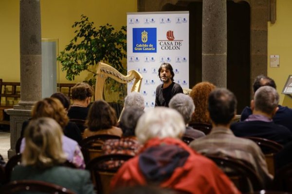 El virtuoso artista del arpa Vicente La Camera presenta &#039;Árbol de cuerdas&#039; en la Casa de Colón