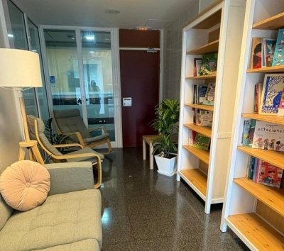 El Materno Infantil pone en marcha el proyecto Biblioteca T-Leo en Urgencias Tocoginecológicas