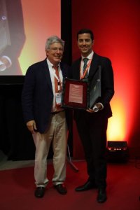 Un traumat&oacute;logo formado en el HUC recibe el premio al Mejor Cirujano Ortop&eacute;dico y Traumat&oacute;logo MIR de Espa&ntilde;a