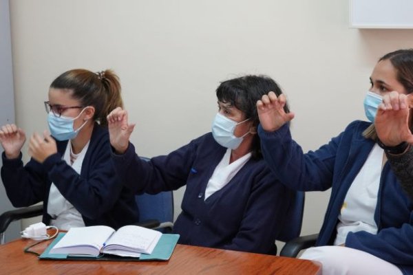 Profesionales del Área de Salud de Lanzarote se forman en Lengua de Signos para la atención a personas sordas