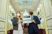 Rodr&iacute;guez entrega al Parlamento unos Presupuestos &ldquo;realistas&rdquo;