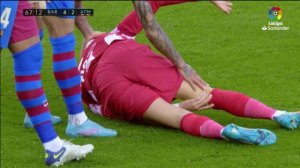 Confirmados los 2 partidos a Dani Alves por la dura entrada a Carrasco