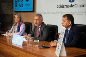 Torres invita a los canarios a consumir productos locales durante la presentaci&oacute;n de la feria Agrocanarias