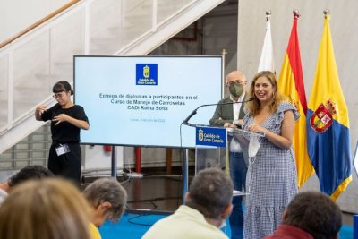 Antonio Morales entrega los diplomas del programa &lsquo;Carro vela en tierra&rsquo; a usuarios del CADI Reina Sof&iacute;a