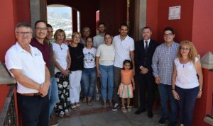 Gáldar: La Casa de la Juventud descubre una placa de reconocimiento a la Asociación Educativa y Social Tagoror Ajei