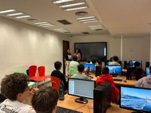 La Concejalía de Juventud de Arucas en colaboración con la Fundación Cibervoluntarios ha dado inicio al segundo Campamento Digital para jóvenes