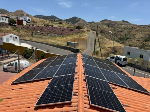 El Ayuntamiento de Gáldar impulsa el autoconsumo energético en el Hotel Rural de Juncalillo con una instalación solar fotovoltaica