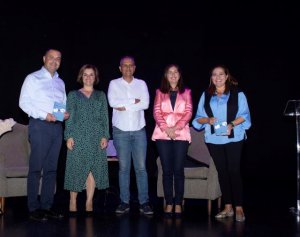 Guía: La presentación del libro ‘Brumadentro’ de Coralia Quintana se emite este domingo por las televisiones y medios locales