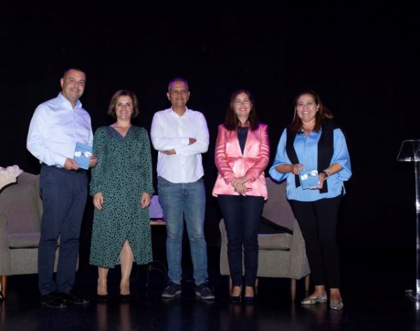 Guía: La presentación del libro ‘Brumadentro’ de Coralia Quintana se emite este domingo por las televisiones y medios locales