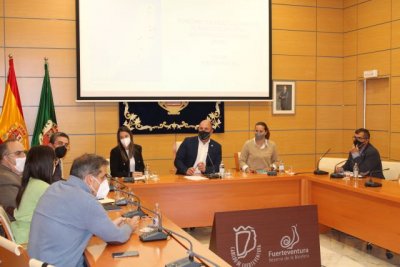 El Gobierno propone impulsar el desarrollo de varias &aacute;reas industriales de Fuerteventura para el avance del sector