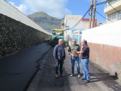 El Ayuntamiento de Guía culmina las obras de reasfaltado y canalización de pluviales en San Felipe