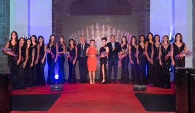 Quince j&oacute;venes optan a convertirse en Reina de las Fiestas Lustrales de La Gomera 2023 (V&iacute;deo)