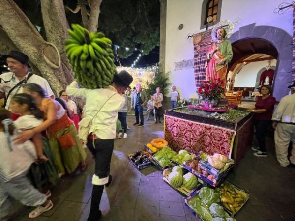 Agaete: La tradición reúne al Valle en la Romería Ofrenda a San Pedro