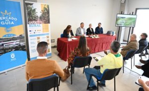 Guía presenta la primera web municipal de la Isla orientada a la emprendeduría en medio rural