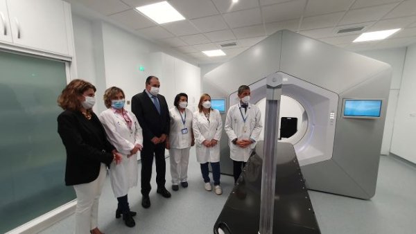 Sanidad invierte 1,7 millones en un nuevo acelerador para el tratamiento de radioterapia en el Hospital Dr. Negrín