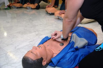 Profesionales no sanitarios del Insular-Materno Infantil participan en cursos de Primeros Auxilios