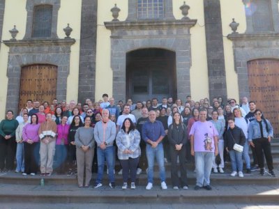 El alcalde de Gu&iacute;a, Alfredo Gon&ccedil;alves Ferreira, da la bienvenida a las 100 personas que integran los cinco nuevos PFAEs