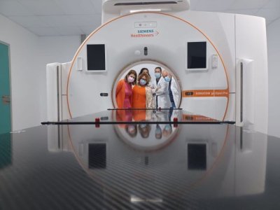 La directora del SCS visita el servicio de Oncología Radioterápica del Hospital General de Fuerteventura