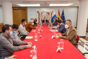 Gobierno canario y Cabildo grancanario coordinan un mecanismo de respuesta a la situación del sector del tomate