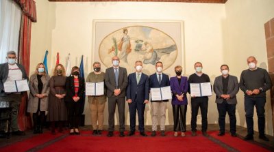 Torres suscribe los cinco primeros convenios del Plan Extraordinario de Empleo y Formaci&oacute;n para La Palma