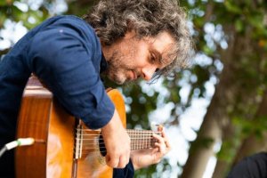 Gu&iacute;a: El m&uacute;sico Misael Jord&aacute;n abre el V Encuentro de Creadores Guienses con un concierto en el Teatro Hesp&eacute;rides