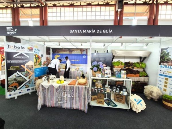 Más de medio centenar de personas disfrutaron de la salida organizada por el Centro de Mayores de Guía a la Feria Gran Canaria Me Gusta