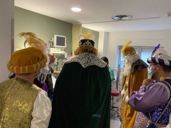 Los Reyes Magos visitan a los niños y niñas del Hospital La Candelaria