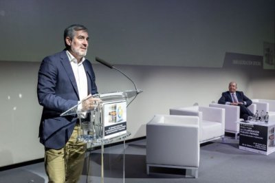 Clavijo apuesta por la colaboraci&oacute;n p&uacute;blico-privada para conectar educaci&oacute;n y mercado laboral