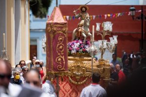 Las calles de Gáldar se emocionan con su primera procesión como sede de un Santuario