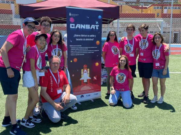 El equipo Argonautex, del IES Viera y Clavijo, ganador de la competición regional CanSat Canarias 2022