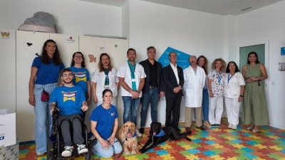 El Hospital Materno Infantil tiene en marcha el proyecto de terapia asistida con perros ‘Amigos con patas’