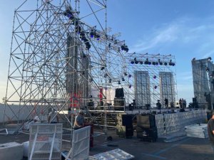 G&aacute;ldar repara una de las torres de sonido del escenario del Carnaval y convoca este s&aacute;bado a 7.000 personas en La Quinta