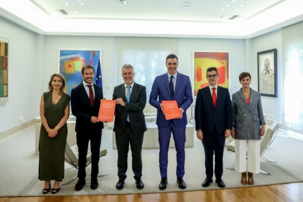 Torres se reúne con Pedro Sánchez en La Moncloa y asiste a la Comisión Mixta para la Reconstrucción de La Palma