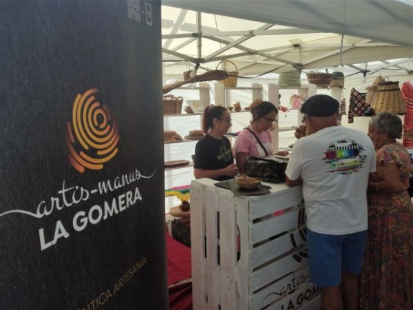 La Gomera congrega a cientos de visitantes en una jornada dedicada a la artesanía de la isla (Vídeo)