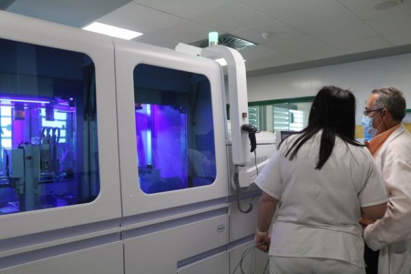 El Hospital Universitario Doctor José Molina Orosa incorpora un nuevo equipo automatizado para la realización PCR