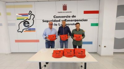 El Gobierno de Canarias cede nuevos dispositivos de rescate para evitar ahogamientos en Lanzarote