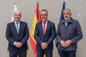 La ULPGC y la Confederación de Empresarios premian los mejores TFG sobre el REF en un acuerdo con el Comisionado