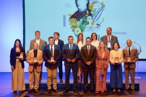 Educación condecora a seis docentes y cuatro centros canarios con las distinciones Viera y Clavijo 2024