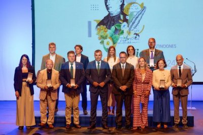 Educación condecora a seis docentes y cuatro centros canarios con las distinciones Viera y Clavijo 2024