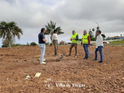 El Ayuntamiento de la Villa de Firgas ha iniciado los trabajos de rehabilitaci&oacute;n de la rotonda de La Cruz
