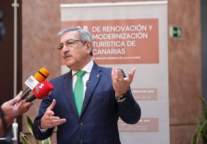 Román Rodríguez defiende la actualización del planeamiento para garantizar un desarrollo turístico equilibrado
