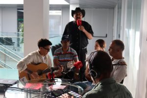 El rico flujo intergeneracional asegura el futuro de la décima en Canarias como manifestación oral popular