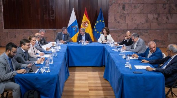 El Gobierno traslada a los grupos parlamentarios una solución canaria para flexibilizar la regla de gasto