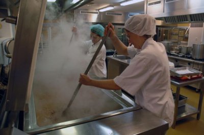 Los profesionales de la cocina del Insular-Materno Infantil sirvieron 1.238.560 bandejas de comida el pasado año