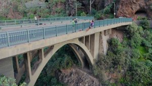 La San Silvestre LPGC ‘se tira por un puente’ para captar corredores y repite experiencia este domingo