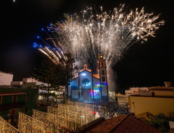 La Navidad iluminó las calles de la Villa de Moya