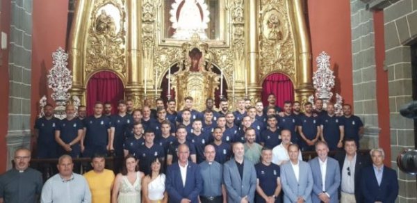 La UD Las Palmas cumplió un año más con su tradicional ofrenda a la Virgen del Pino
