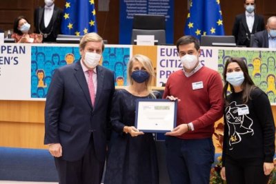 Los representantes de la Villa de Moya galardonados con el Premio Ciudadano Europeo 2021 en Bruselas